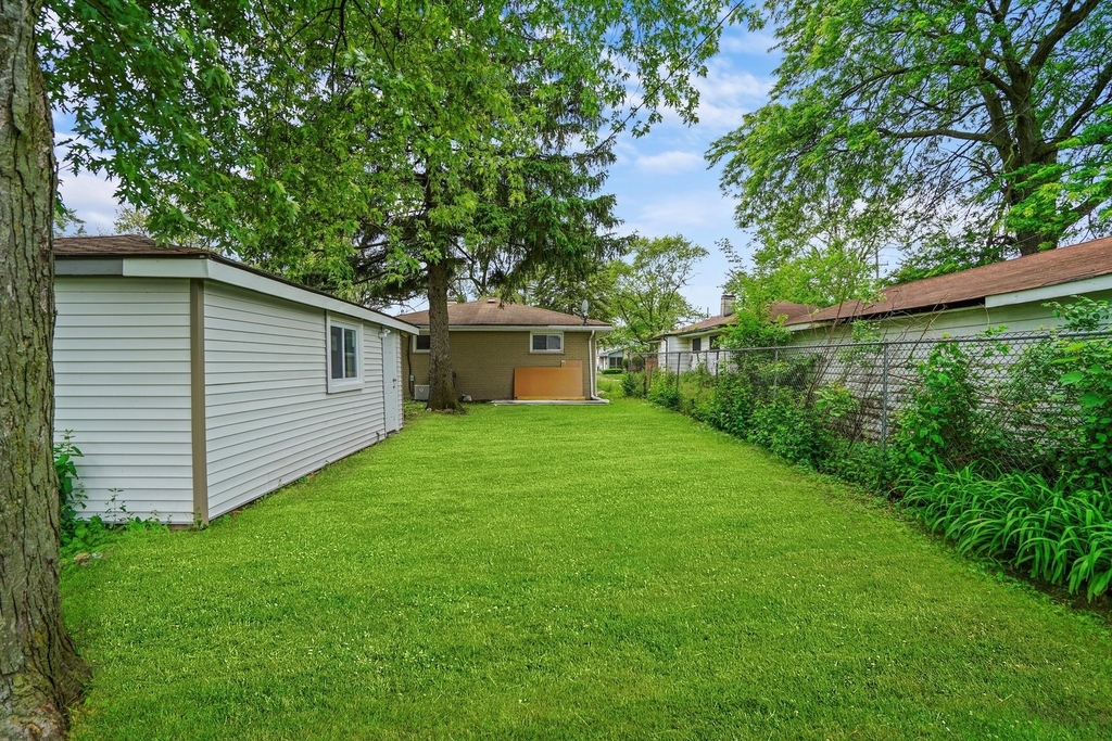 16125 Marshfield Avenue - Photo 13