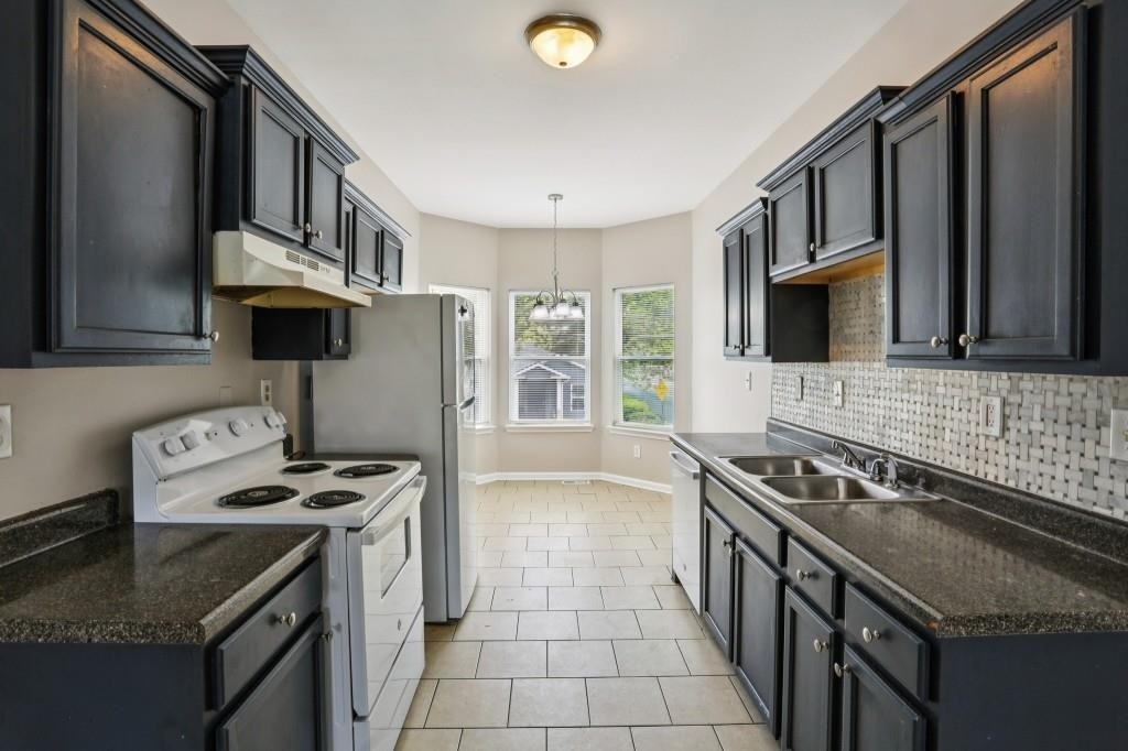 753 Prince Place - Photo 2