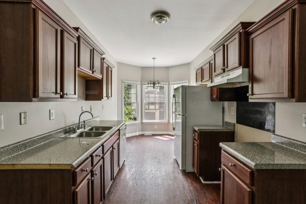 740 Prince Place - Photo 2