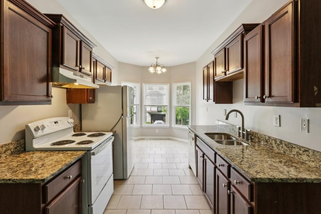 739 Prince Place - Photo 2