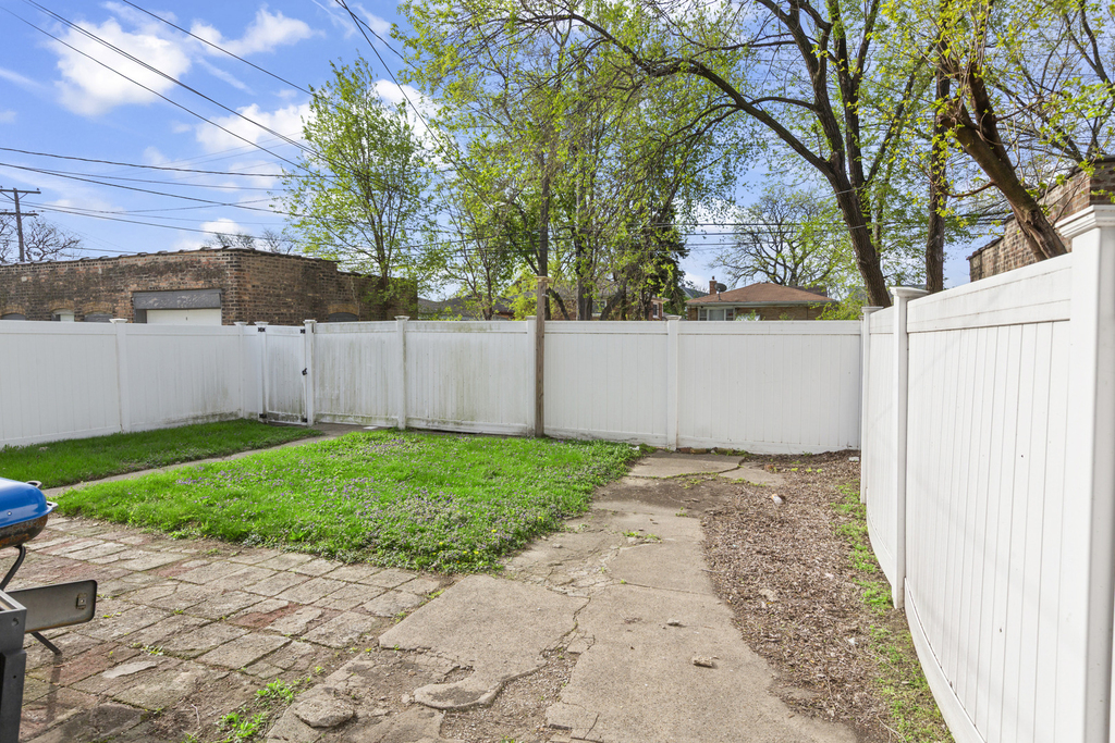 323 Memorial Drive - Photo 13