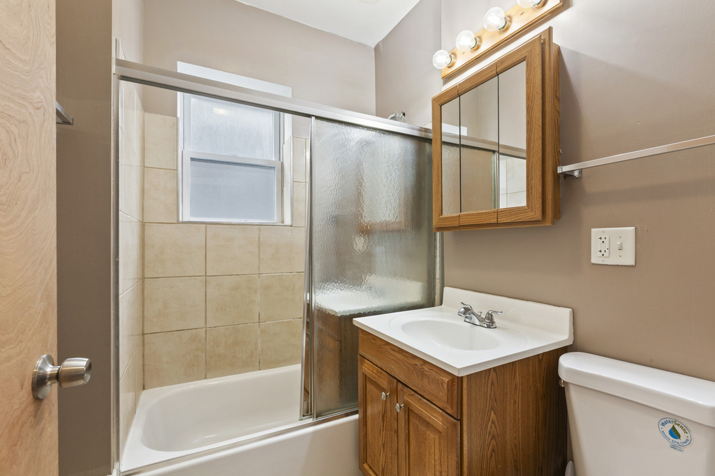 323 Memorial Drive - Photo 5