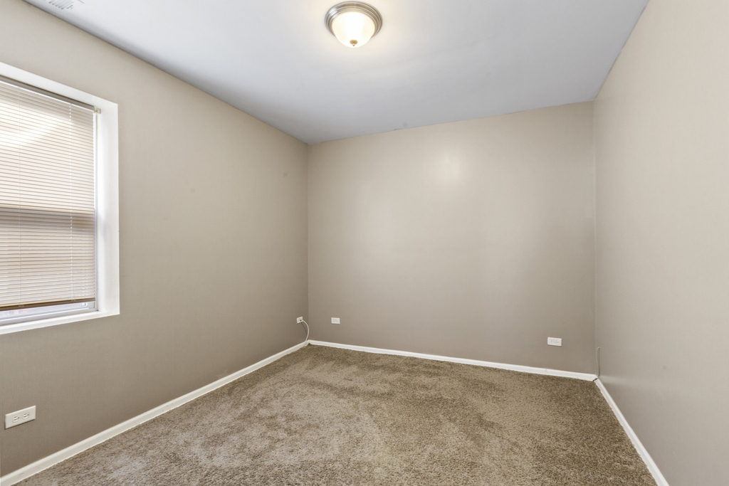 323 Memorial Drive - Photo 6