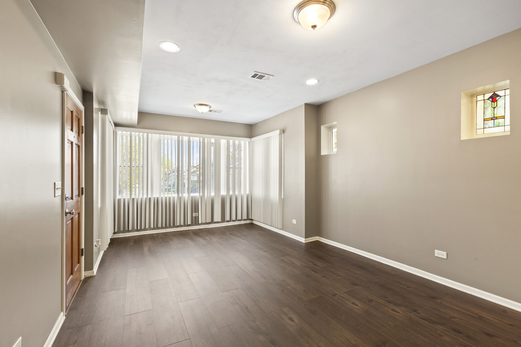 323 Memorial Drive - Photo 10