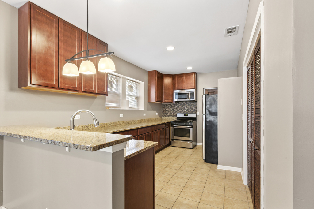 323 Memorial Drive - Photo 2
