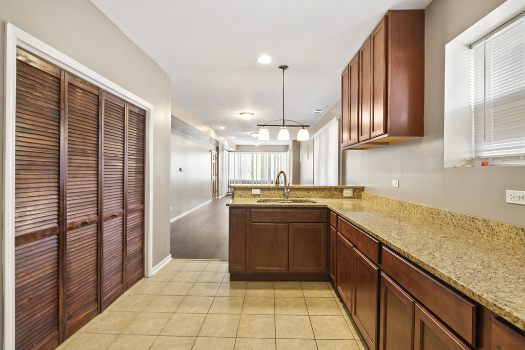 323 Memorial Drive - Photo 4