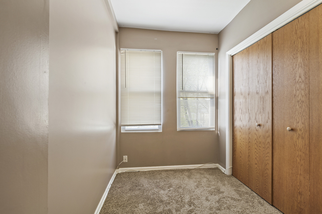 323 Memorial Drive - Photo 9