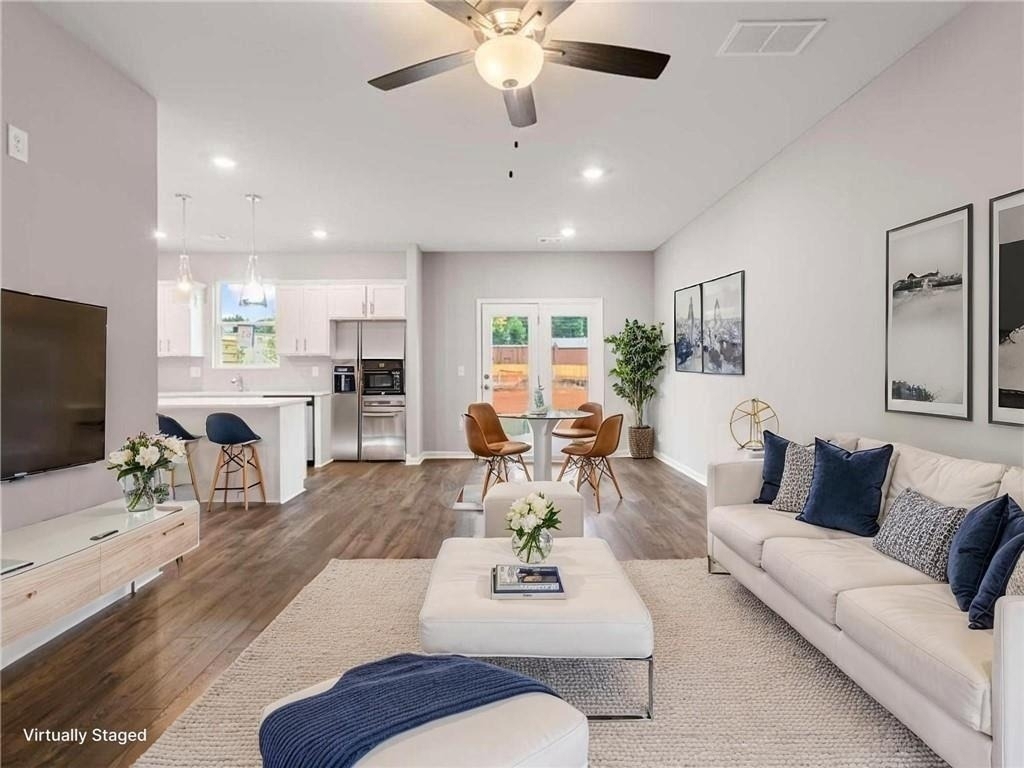 1107 Elyse Lane - Photo 3