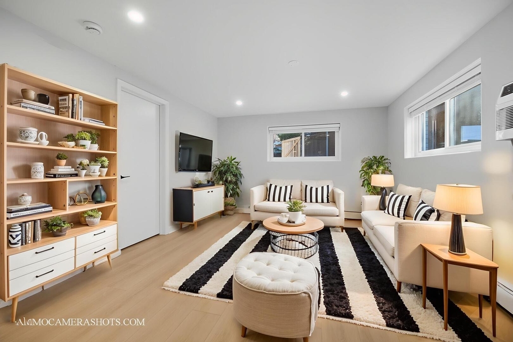 143 Ann Street - Photo 3