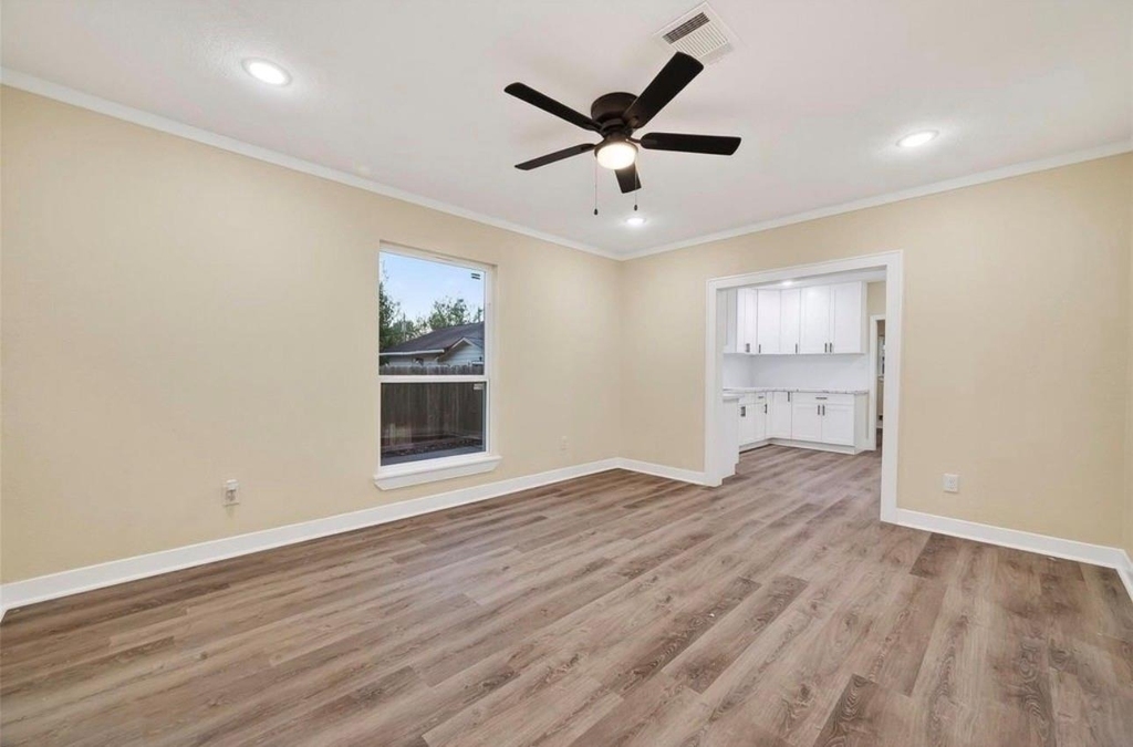 2725 Avenue F - Photo 4