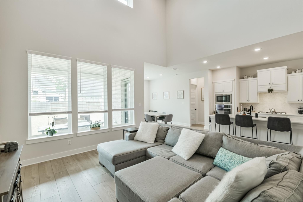 9243 Trimble Landing Drive - Photo 6