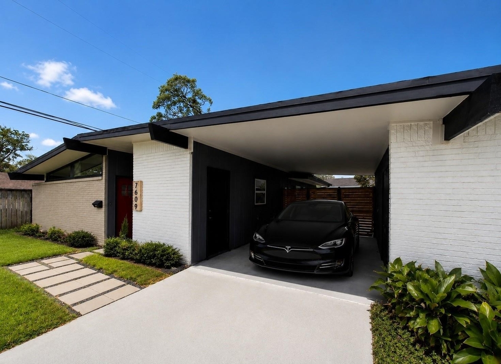 7609 Amelia Road - Photo 0