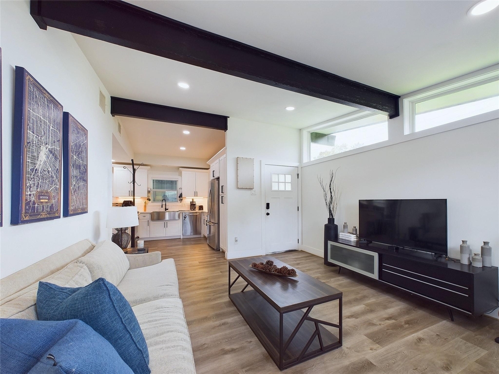 7609 Amelia Road - Photo 4