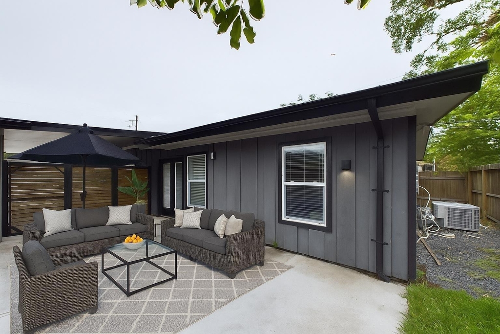 7609 Amelia Road - Photo 3