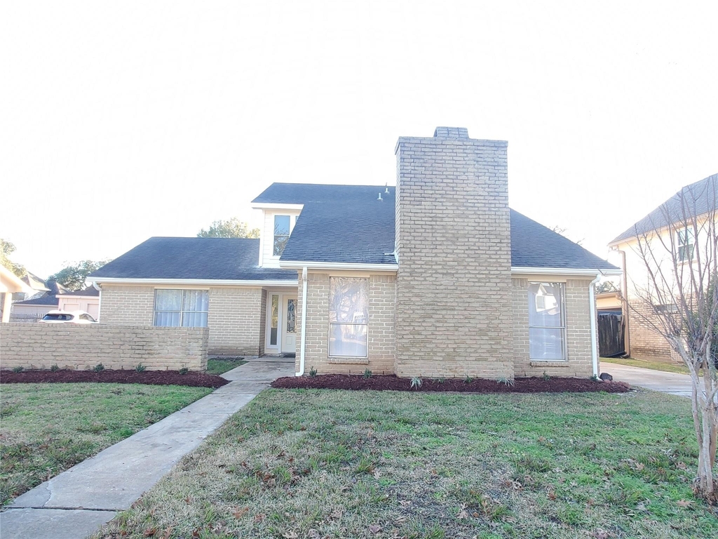 2810 Arrowhead Drive - Photo 0