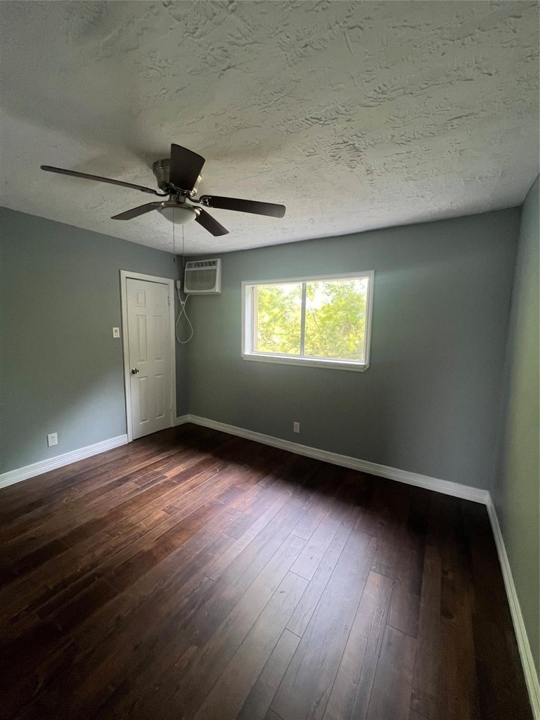 5911 Grace Lane - Photo 3