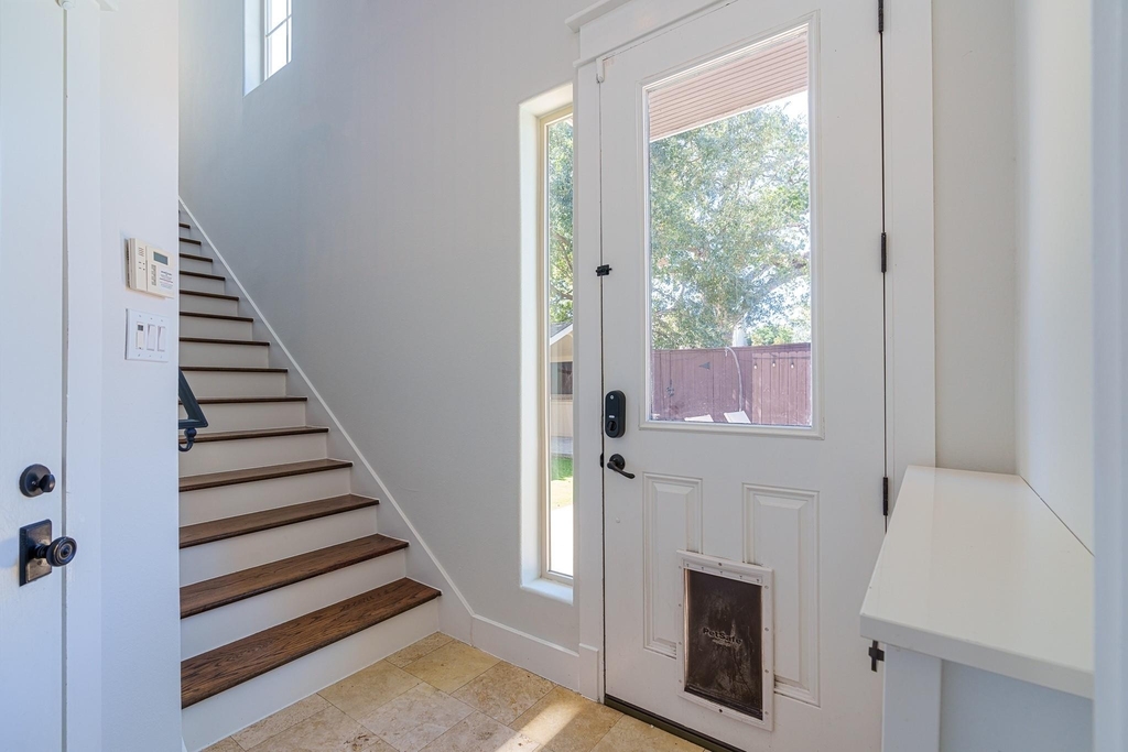 225 Knox Street - Photo 6