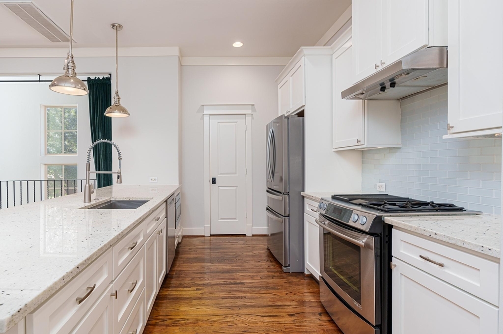 225 Knox Street - Photo 14