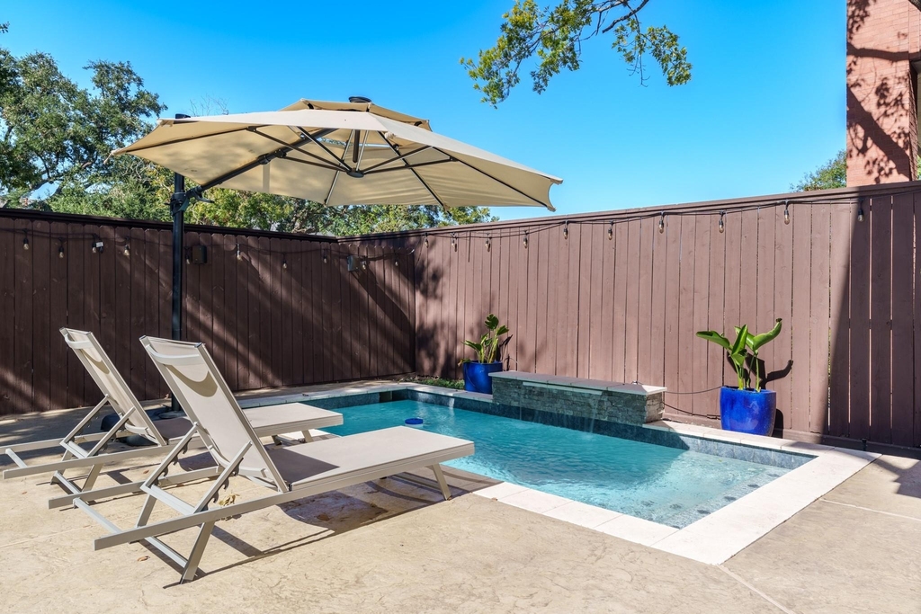 225 Knox Street - Photo 2