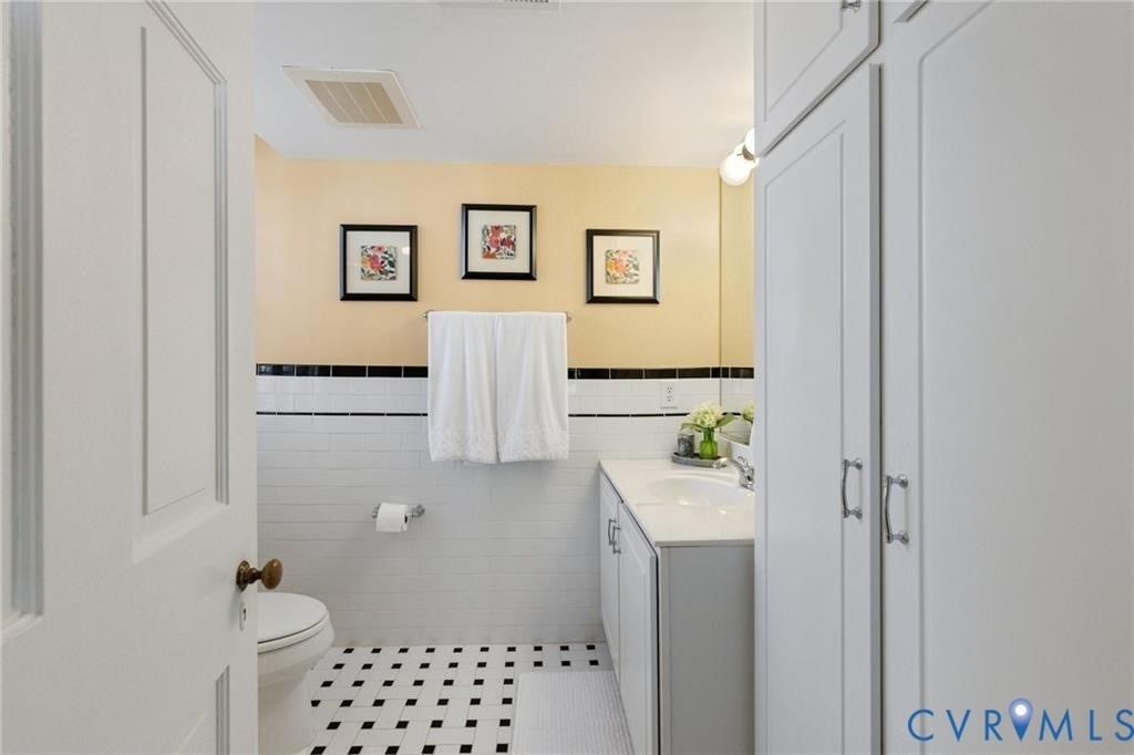 27 W Locke Lane - Photo 9