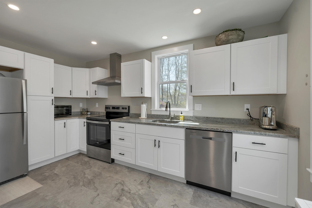 16 Chestnut - Photo 3