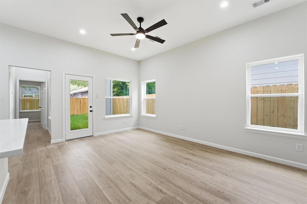 4354 Clover Street - Photo 7