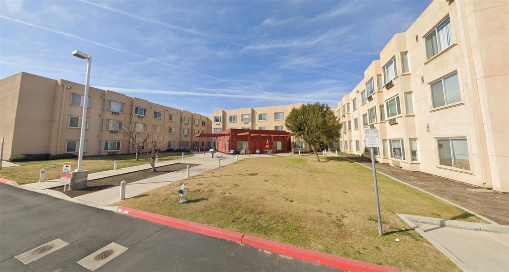 500 R St - Photo 5