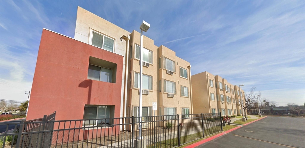 500 R St - Photo 4