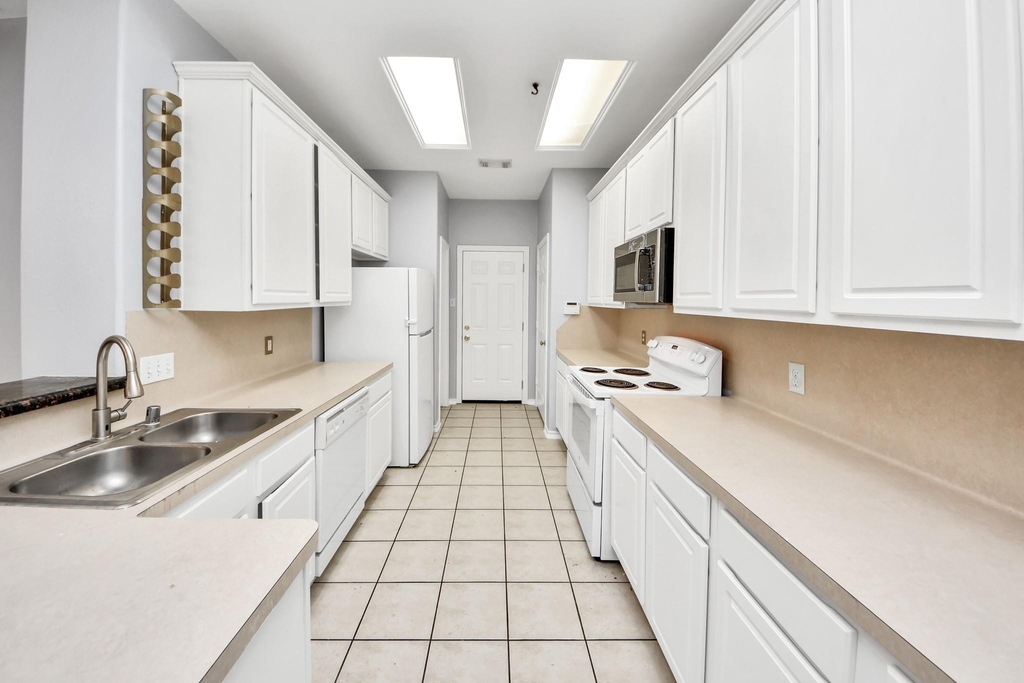 16526 Cairngrove Lane - Photo 14