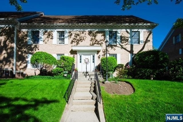 11 S Maple - Photo 0