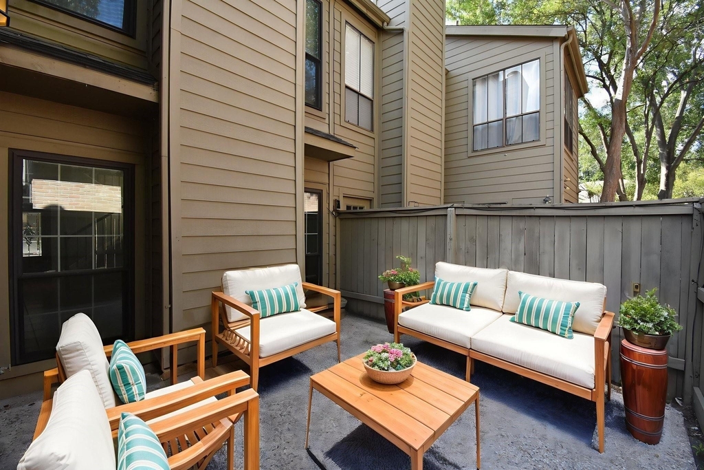 9400 Doliver Drive - Photo 3