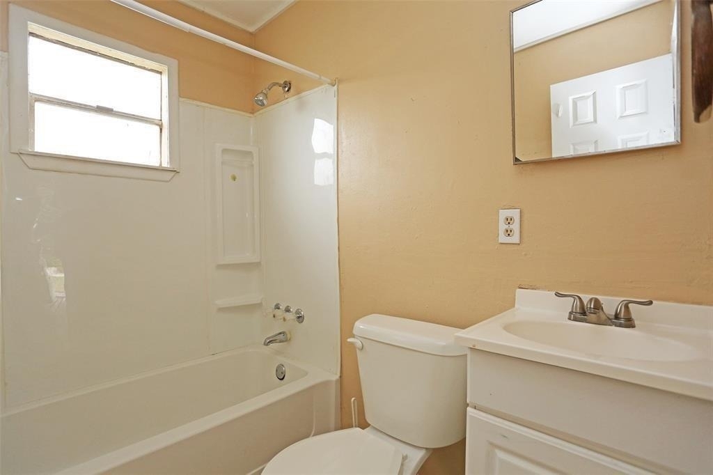 2460 W Shane Street - Photo 4