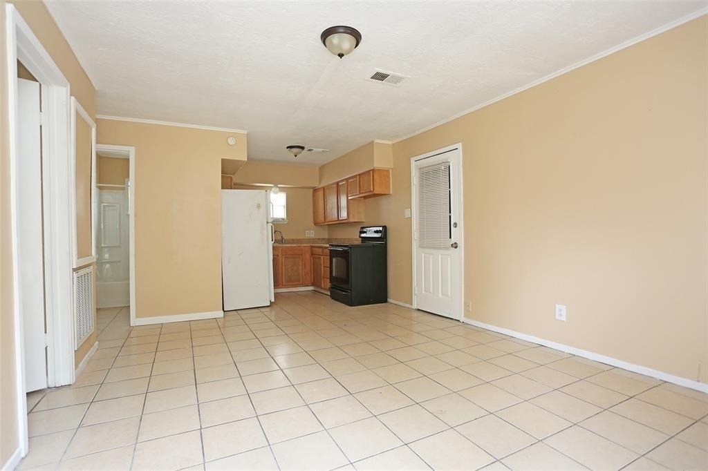 2460 W Shane Street - Photo 1