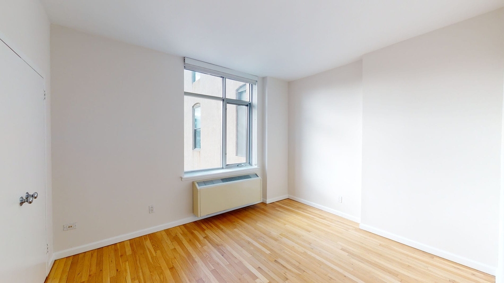 120 W. 21st - Photo 4