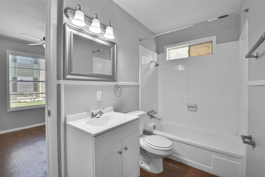 1511 Broadmoor Drive - Photo 7