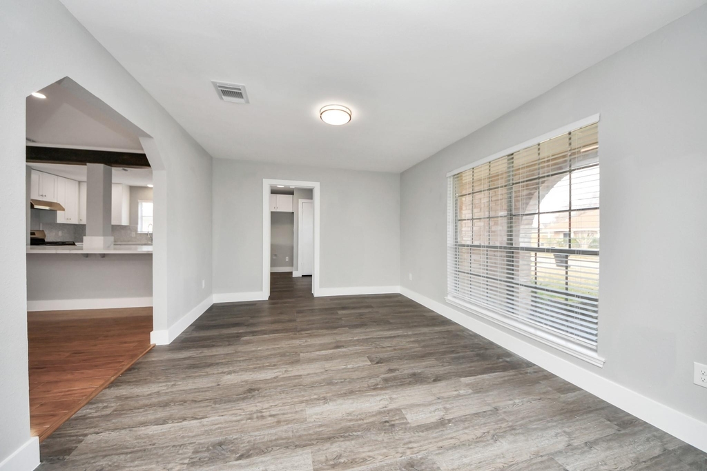 15423 Ridingwood Drive - Photo 6