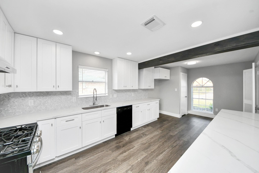 15423 Ridingwood Drive - Photo 17