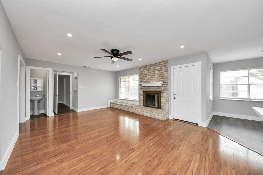 15423 Ridingwood Drive - Photo 10