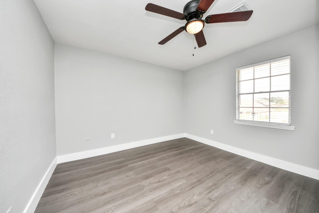 15423 Ridingwood Drive - Photo 26