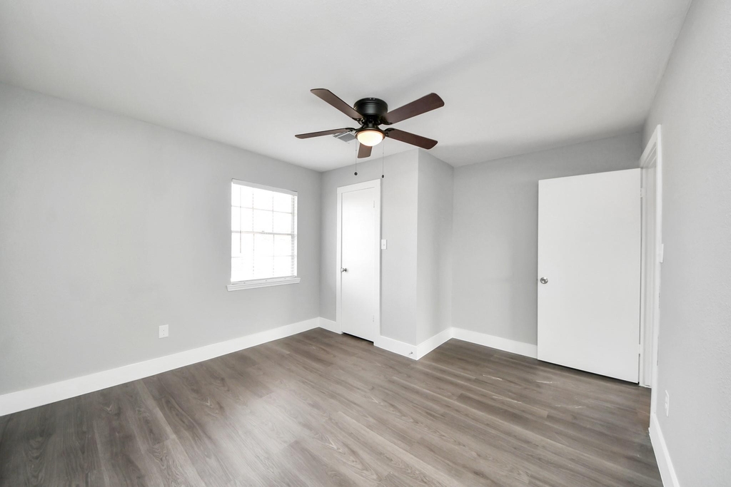 15423 Ridingwood Drive - Photo 14