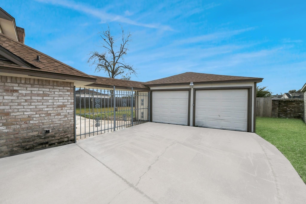 15423 Ridingwood Drive - Photo 36