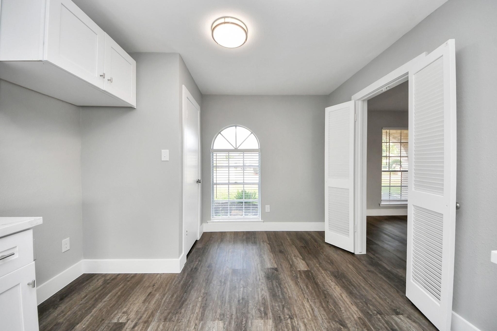 15423 Ridingwood Drive - Photo 11