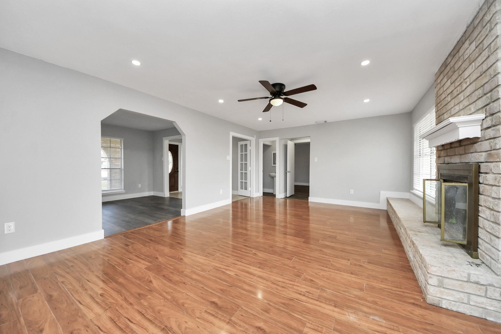 15423 Ridingwood Drive - Photo 9