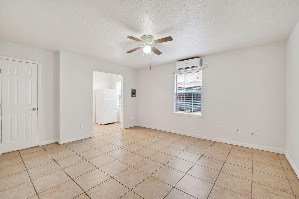 7742 Park Place Boulevard - Photo 6