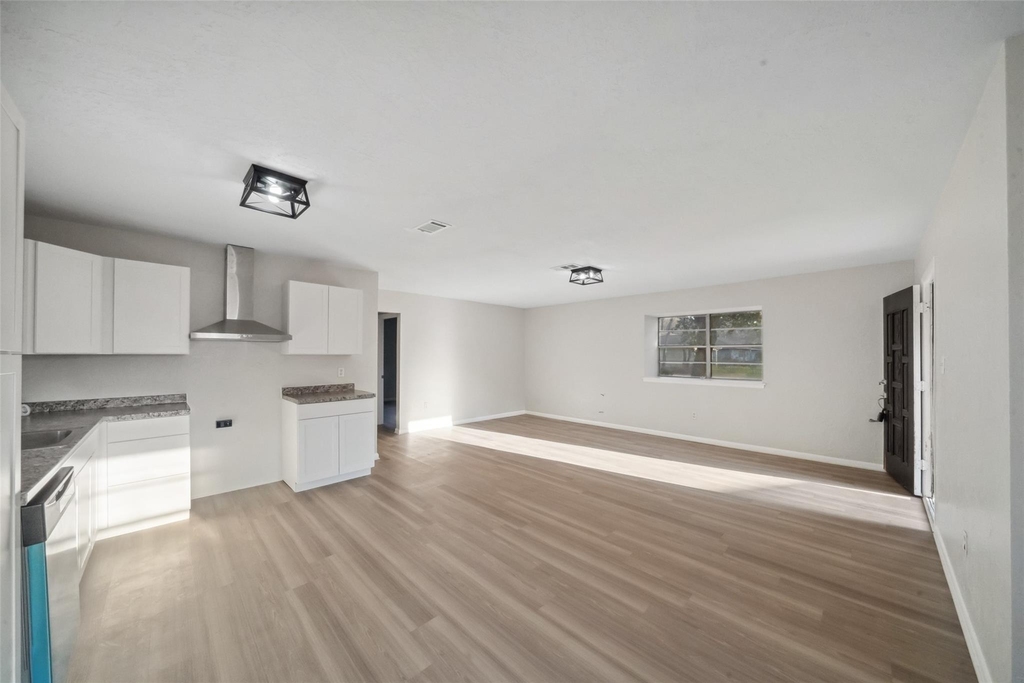 602 Reverse Street - Photo 3