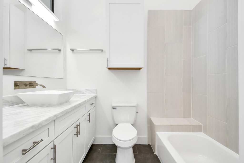 732 W 22nd Street - Photo 23
