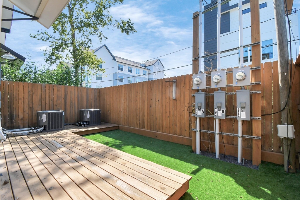732 W 22nd Street - Photo 26