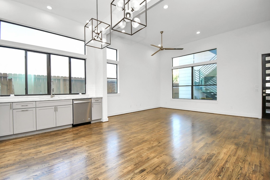 732 W 22nd Street - Photo 14