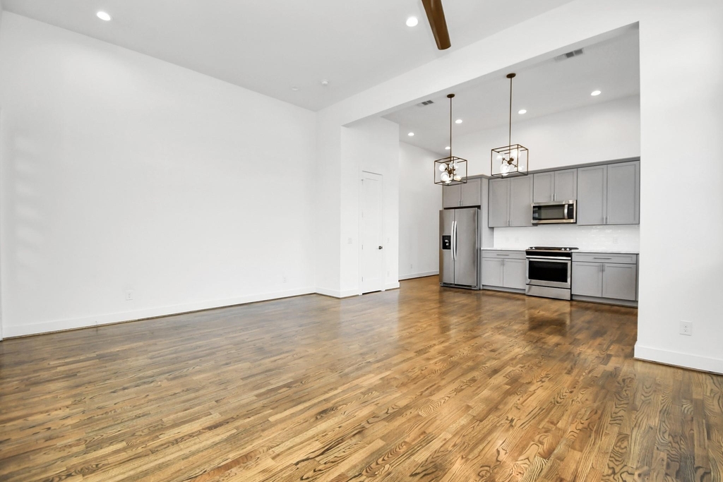 732 W 22nd Street - Photo 7
