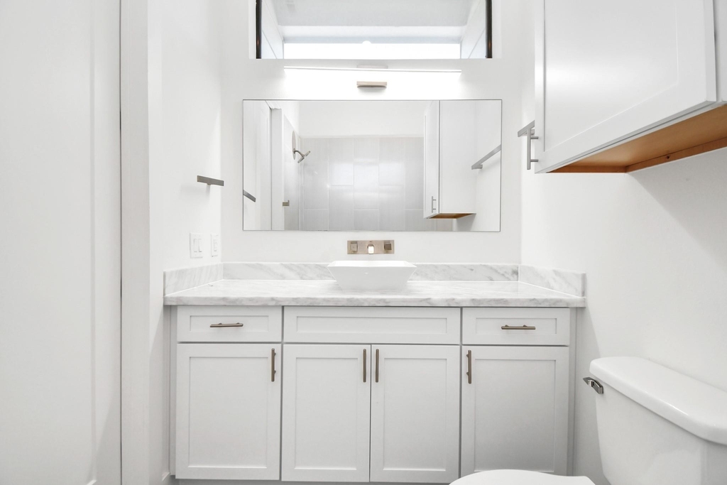 732 W 22nd Street - Photo 21